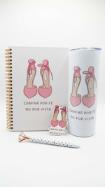 Set de regalo cristiano Camina Por Fe No Por Vista – libreta, vaso, bolígrafo y sticker – Quelinda