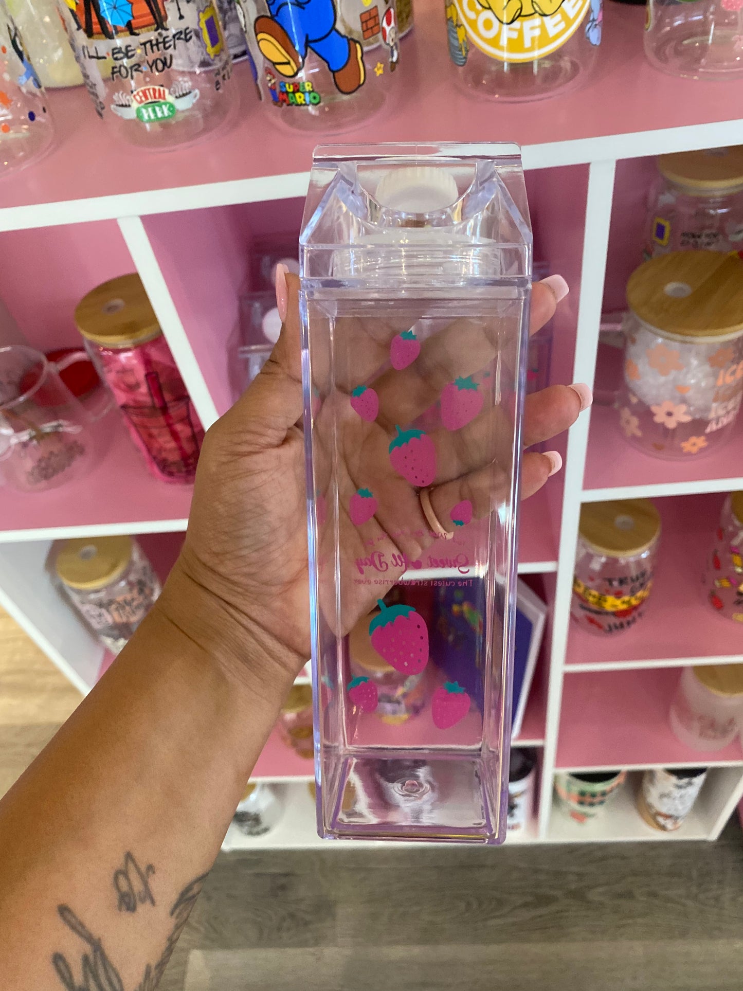 Strawberry Pattern Water Bottle, 500ml/17oz